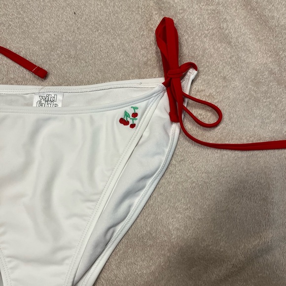 Wild Fable Women’s Embroidered Cherry White Low Rise Cheeky Bikini Bottoms Large - Picture 2 of 12